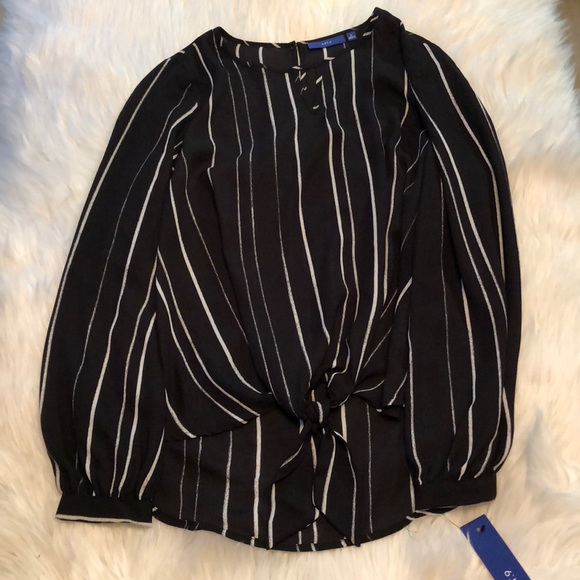 Women’s Apt. 9 Keyhole top ( black/pinstripe) - Picture 3 of 8